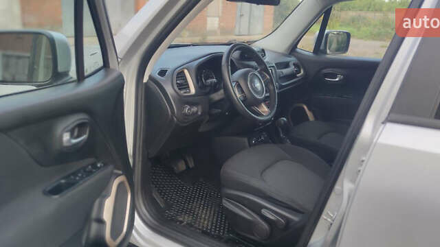 Білий Джип Ренегат, об'ємом двигуна 2.4 л та пробігом 145 тис. км за 12700 $, фото 8 на Automoto.ua
