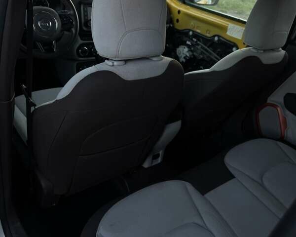 Белый Джип Ренегат, объемом двигателя 2.36 л и пробегом 155 тыс. км за 11500 $, фото 9 на Automoto.ua