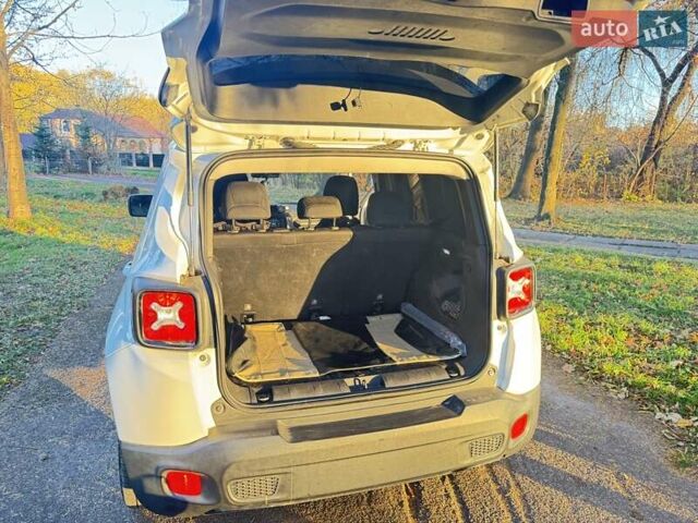 Белый Джип Ренегат, объемом двигателя 2.4 л и пробегом 86 тыс. км за 12792 $, фото 4 на Automoto.ua