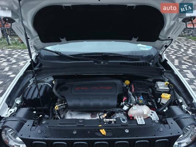 Белый Джип Ренегат, объемом двигателя 2.4 л и пробегом 112 тыс. км за 13200 $, фото 2 на Automoto.ua