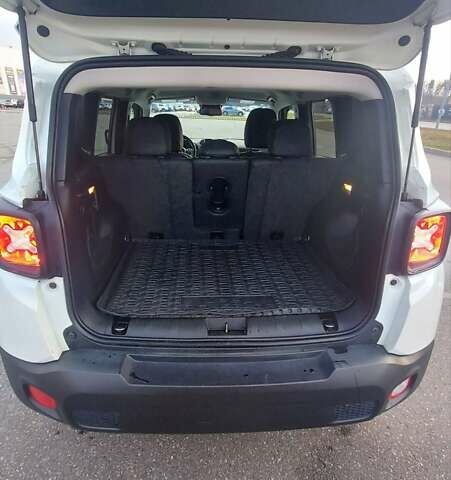 Белый Джип Ренегат, объемом двигателя 2.36 л и пробегом 147 тыс. км за 14000 $, фото 6 на Automoto.ua