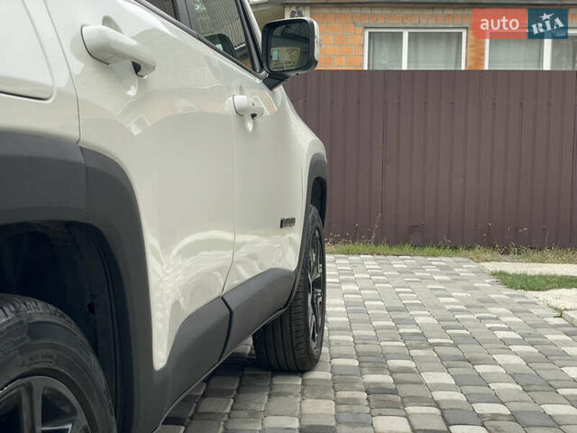 Білий Джип Ренегат, об'ємом двигуна 2.4 л та пробігом 233 тис. км за 11700 $, фото 23 на Automoto.ua