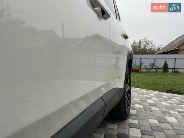 Білий Джип Ренегат, об'ємом двигуна 2.4 л та пробігом 233 тис. км за 11700 $, фото 20 на Automoto.ua