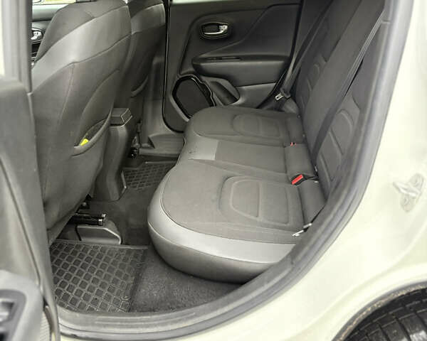 Білий Джип Ренегат, об'ємом двигуна 2.4 л та пробігом 230 тис. км за 12300 $, фото 19 на Automoto.ua