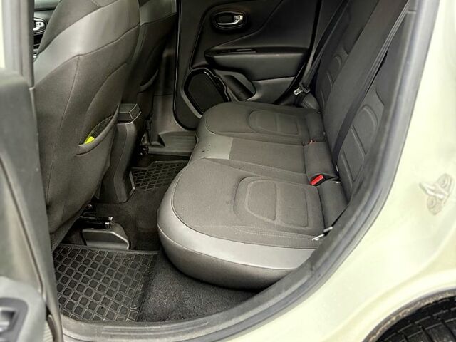 Білий Джип Ренегат, об'ємом двигуна 2.4 л та пробігом 230 тис. км за 12300 $, фото 7 на Automoto.ua