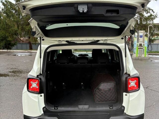 Білий Джип Ренегат, об'ємом двигуна 2.4 л та пробігом 230 тис. км за 12300 $, фото 5 на Automoto.ua