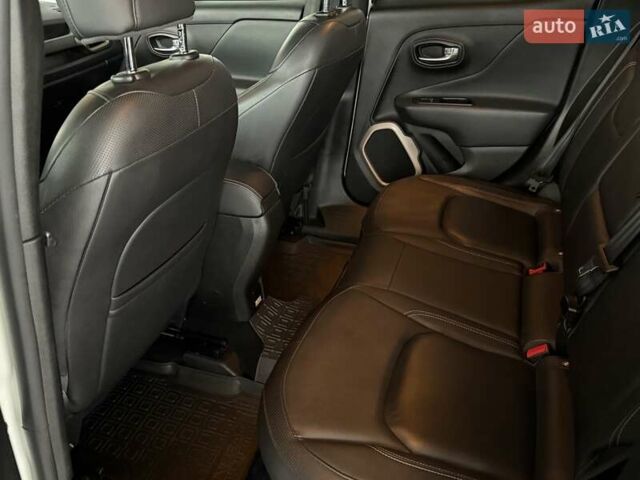 Белый Джип Ренегат, объемом двигателя 2.36 л и пробегом 76 тыс. км за 13800 $, фото 24 на Automoto.ua