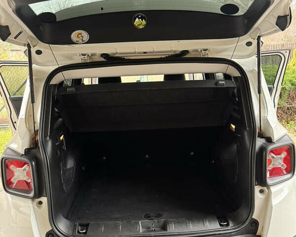 Белый Джип Ренегат, объемом двигателя 2.36 л и пробегом 107 тыс. км за 16500 $, фото 17 на Automoto.ua