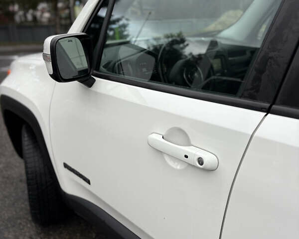 Білий Джип Ренегат, об'ємом двигуна 2.4 л та пробігом 230 тис. км за 12300 $, фото 21 на Automoto.ua