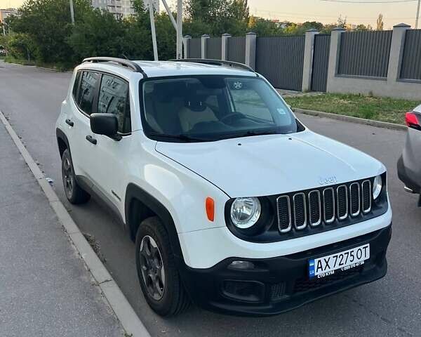 Белый Джип Ренегат, объемом двигателя 2.36 л и пробегом 111 тыс. км за 13500 $, фото 1 на Automoto.ua