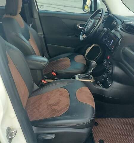 Белый Джип Ренегат, объемом двигателя 2.36 л и пробегом 147 тыс. км за 14000 $, фото 8 на Automoto.ua