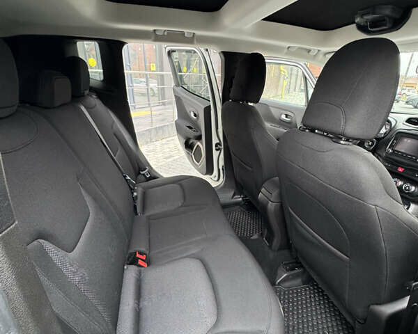 Белый Джип Ренегат, объемом двигателя 2.36 л и пробегом 112 тыс. км за 13500 $, фото 6 на Automoto.ua