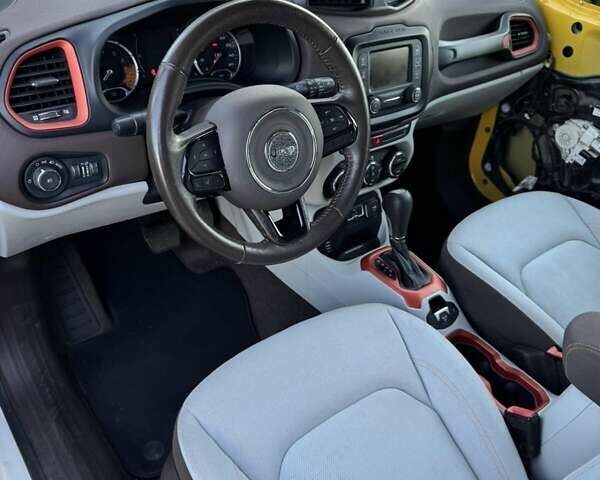 Белый Джип Ренегат, объемом двигателя 2.36 л и пробегом 155 тыс. км за 11500 $, фото 1 на Automoto.ua