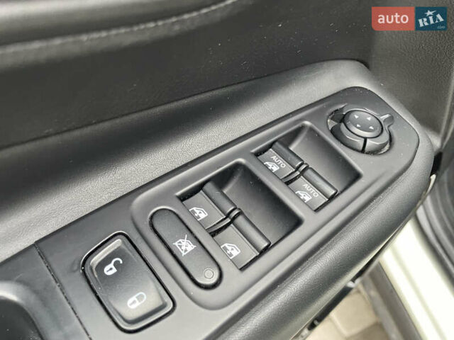 Білий Джип Ренегат, об'ємом двигуна 2.4 л та пробігом 233 тис. км за 11700 $, фото 28 на Automoto.ua