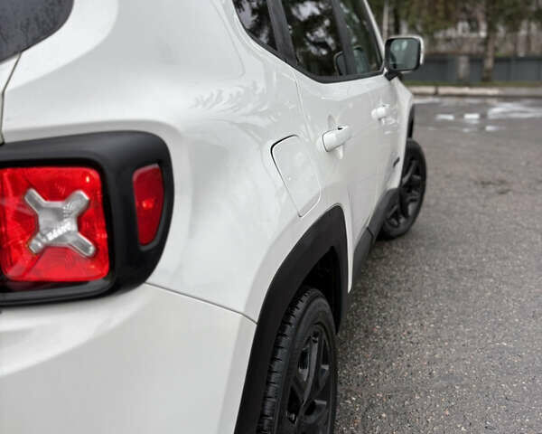 Білий Джип Ренегат, об'ємом двигуна 2.4 л та пробігом 230 тис. км за 12300 $, фото 11 на Automoto.ua