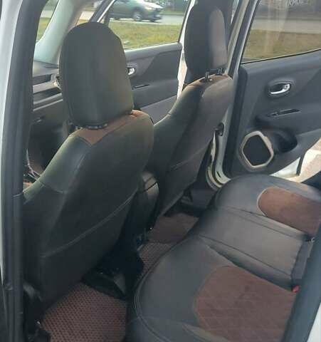 Белый Джип Ренегат, объемом двигателя 2.36 л и пробегом 147 тыс. км за 14000 $, фото 9 на Automoto.ua