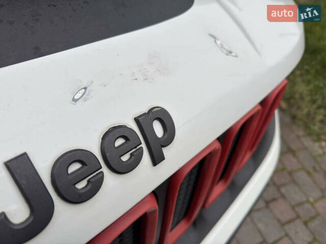 Белый Джип Ренегат, объемом двигателя 2.36 л и пробегом 107 тыс. км за 16500 $, фото 22 на Automoto.ua