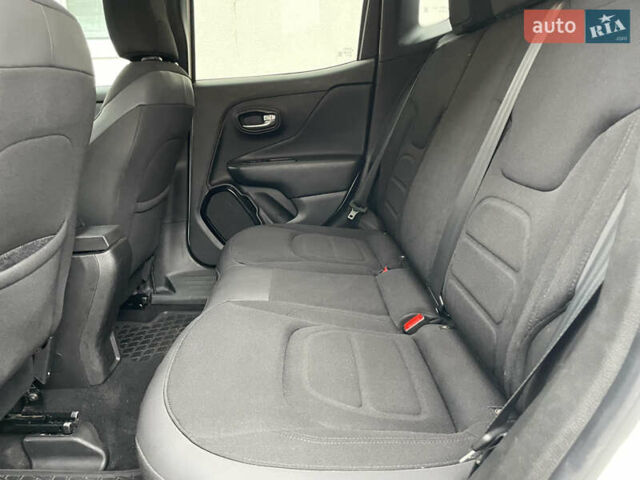 Білий Джип Ренегат, об'ємом двигуна 2.4 л та пробігом 233 тис. км за 11700 $, фото 53 на Automoto.ua