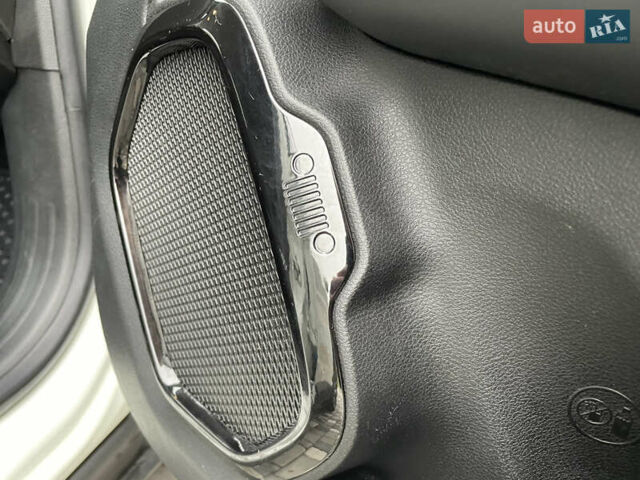 Білий Джип Ренегат, об'ємом двигуна 2.4 л та пробігом 233 тис. км за 11700 $, фото 33 на Automoto.ua