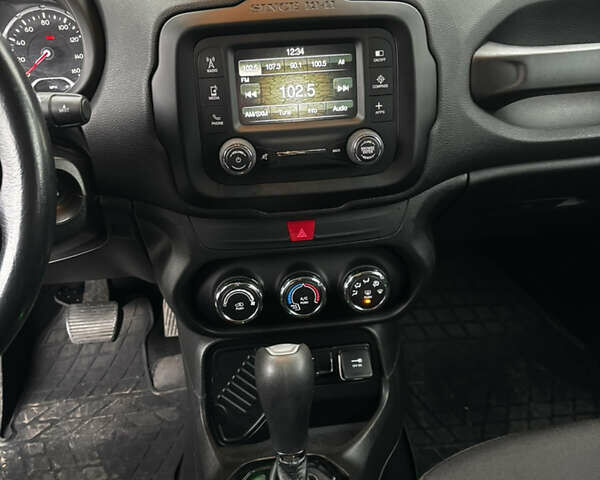 Білий Джип Ренегат, об'ємом двигуна 2.36 л та пробігом 124 тис. км за 15500 $, фото 10 на Automoto.ua