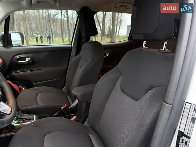 Білий Джип Ренегат, об'ємом двигуна 2.4 л та пробігом 150 тис. км за 11999 $, фото 27 на Automoto.ua