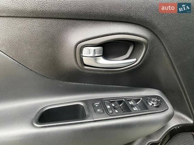 Белый Джип Ренегат, объемом двигателя 2.36 л и пробегом 122 тыс. км за 16200 $, фото 11 на Automoto.ua