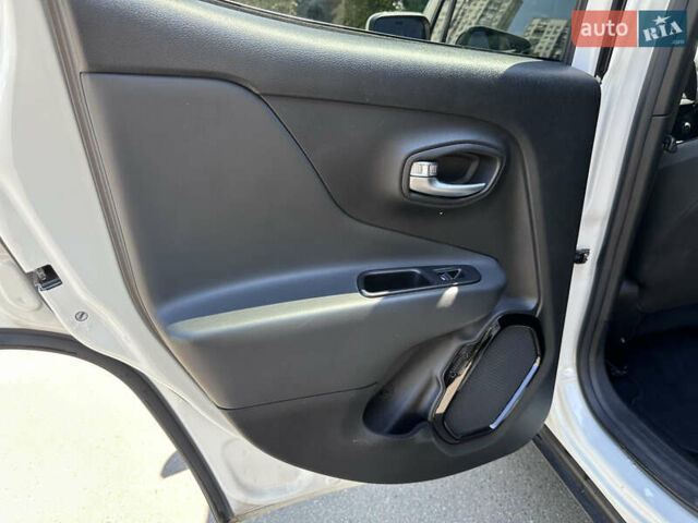 Белый Джип Ренегат, объемом двигателя 2.36 л и пробегом 103 тыс. км за 13800 $, фото 21 на Automoto.ua