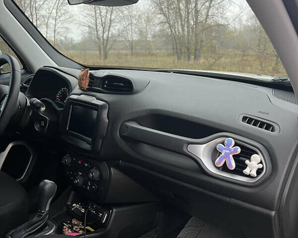 Джип Ренегат 2018 у Києві на Automoto.ua Білий Джип Ренегат, об'ємом двигуна 2.36 л та пробігом 125 тис. км за 13500 $, фото 14 на Automoto.ua