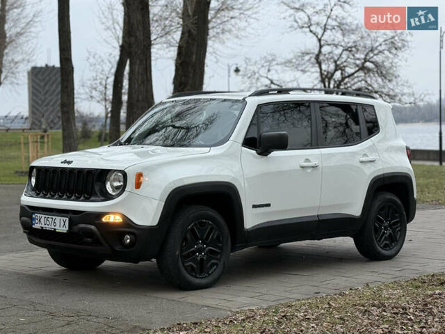 Білий Джип Ренегат, об'ємом двигуна 2.4 л та пробігом 150 тис. км за 11999 $, фото 2 на Automoto.ua