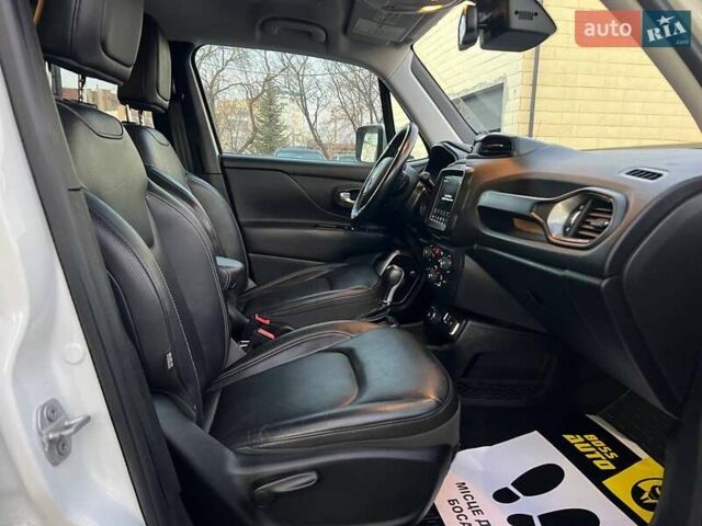 Білий Джип Ренегат, об'ємом двигуна 2.36 л та пробігом 41 тис. км за 16300 $, фото 20 на Automoto.ua