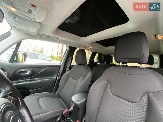 Білий Джип Ренегат, об'ємом двигуна 2.36 л та пробігом 123 тис. км за 15999 $, фото 21 на Automoto.ua