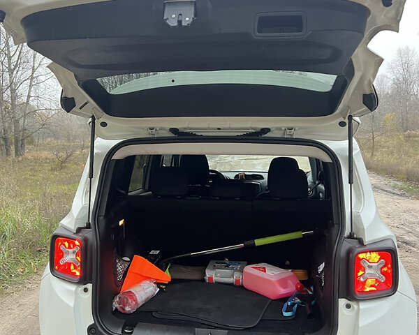 Джип Ренегат 2018 у Києві на Automoto.ua Білий Джип Ренегат, об'ємом двигуна 2.36 л та пробігом 125 тис. км за 13500 $, фото 13 на Automoto.ua