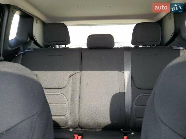 Білий Джип Ренегат, об'ємом двигуна 2.36 л та пробігом 75 тис. км за 3000 $, фото 9 на Automoto.ua