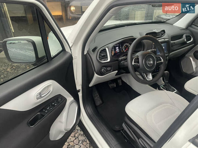 Білий Джип Ренегат, об'ємом двигуна 2.4 л та пробігом 120 тис. км за 13200 $, фото 5 на Automoto.ua