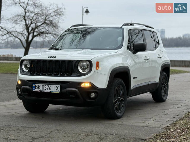 Білий Джип Ренегат, об'ємом двигуна 2.4 л та пробігом 150 тис. км за 11999 $, фото 1 на Automoto.ua