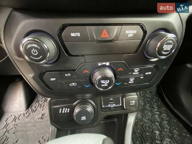 Білий Джип Ренегат, об'ємом двигуна 2.36 л та пробігом 123 тис. км за 15999 $, фото 23 на Automoto.ua