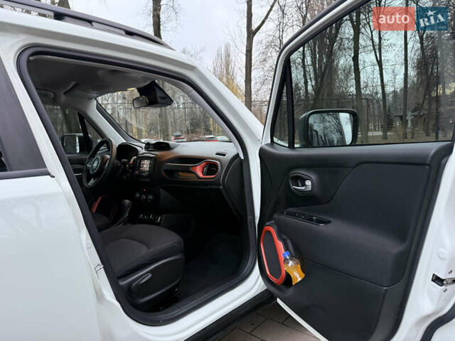 Білий Джип Ренегат, об'ємом двигуна 2.4 л та пробігом 150 тис. км за 11999 $, фото 37 на Automoto.ua