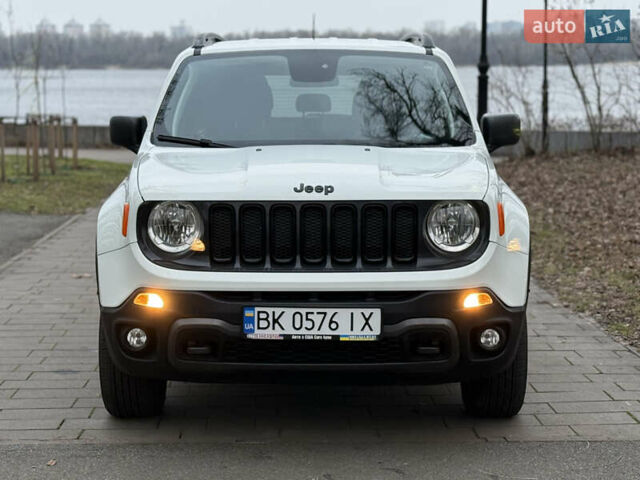 Білий Джип Ренегат, об'ємом двигуна 2.4 л та пробігом 150 тис. км за 11999 $, фото 5 на Automoto.ua