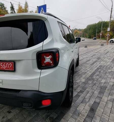 Білий Джип Ренегат, об'ємом двигуна 2.4 л та пробігом 79 тис. км за 14800 $, фото 8 на Automoto.ua