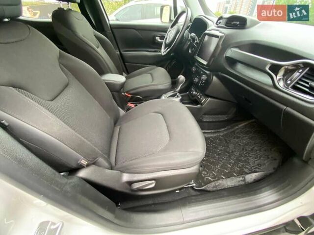 Білий Джип Ренегат, об'ємом двигуна 2.36 л та пробігом 123 тис. км за 15999 $, фото 31 на Automoto.ua