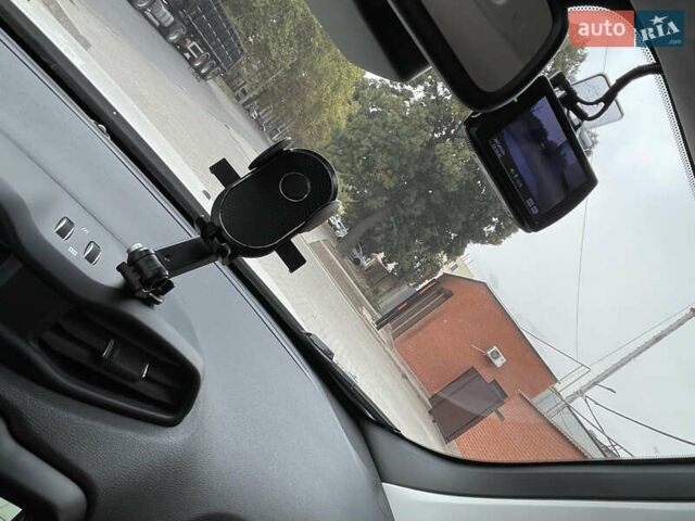 Білий Джип Ренегат, об'ємом двигуна 1.96 л та пробігом 64 тис. км за 21000 $, фото 23 на Automoto.ua