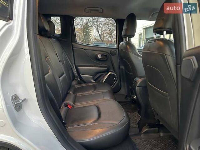 Білий Джип Ренегат, об'ємом двигуна 2.36 л та пробігом 41 тис. км за 16300 $, фото 18 на Automoto.ua