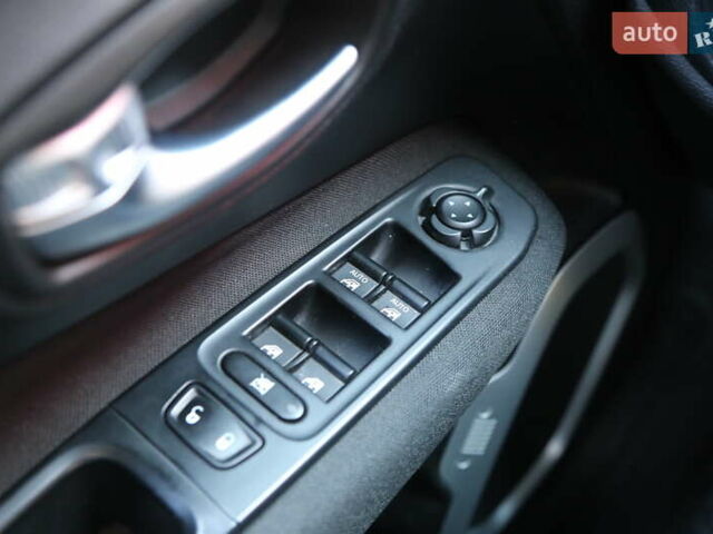 Джип Ренегат 2018 в Киеве на Automoto.ua Белый Джип Ренегат, объемом двигателя 2.36 л и пробегом 132 тыс. км за 13300 $, фото 22 на Automoto.ua