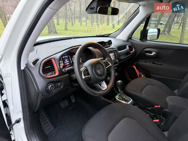 Білий Джип Ренегат, об'ємом двигуна 2.4 л та пробігом 150 тис. км за 11999 $, фото 24 на Automoto.ua