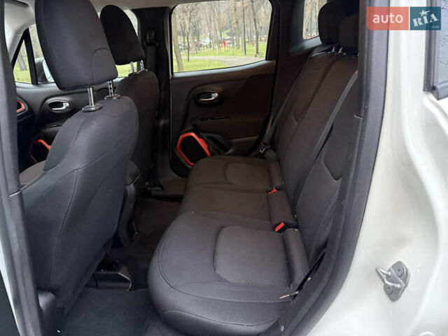 Білий Джип Ренегат, об'ємом двигуна 2.4 л та пробігом 150 тис. км за 11999 $, фото 42 на Automoto.ua