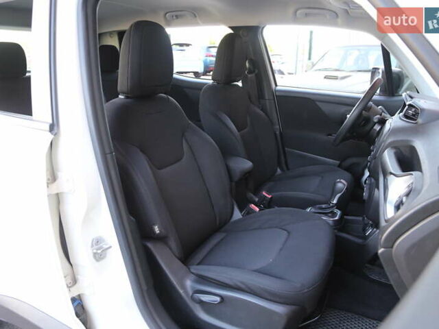 Джип Ренегат 2018 в Киеве на Automoto.ua Белый Джип Ренегат, объемом двигателя 2.36 л и пробегом 132 тыс. км за 13300 $, фото 11 на Automoto.ua