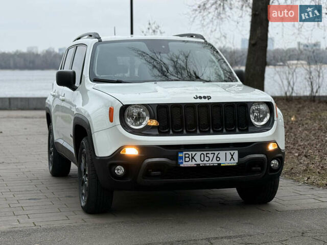 Білий Джип Ренегат, об'ємом двигуна 2.4 л та пробігом 150 тис. км за 11999 $, фото 7 на Automoto.ua