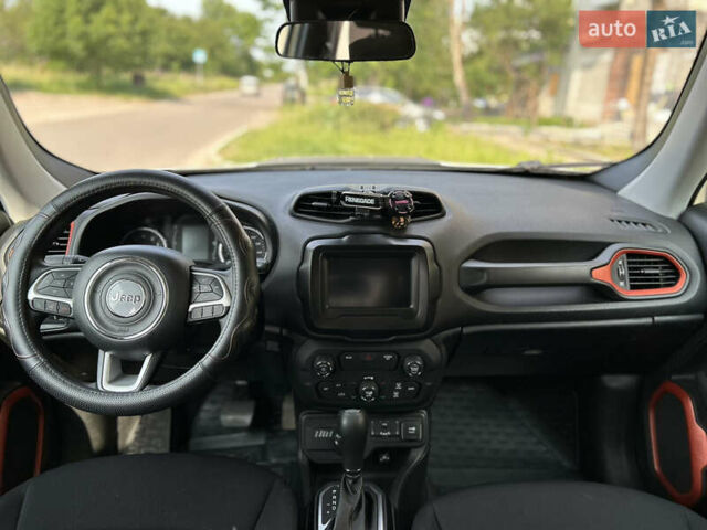 Білий Джип Ренегат, об'ємом двигуна 2.36 л та пробігом 50 тис. км за 16200 $, фото 4 на Automoto.ua