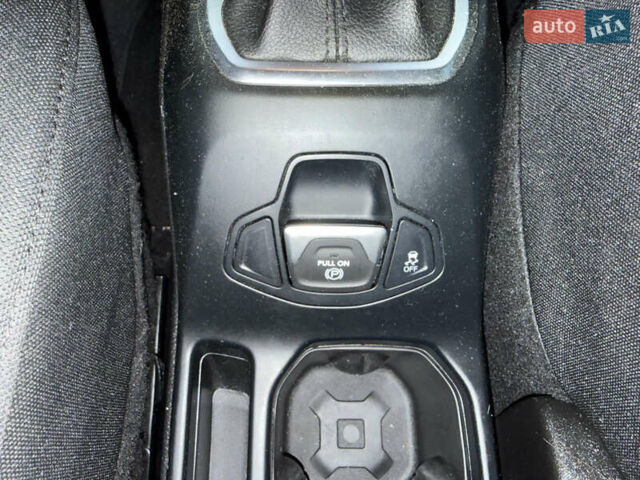 Білий Джип Ренегат, об'ємом двигуна 2.4 л та пробігом 150 тис. км за 11999 $, фото 35 на Automoto.ua