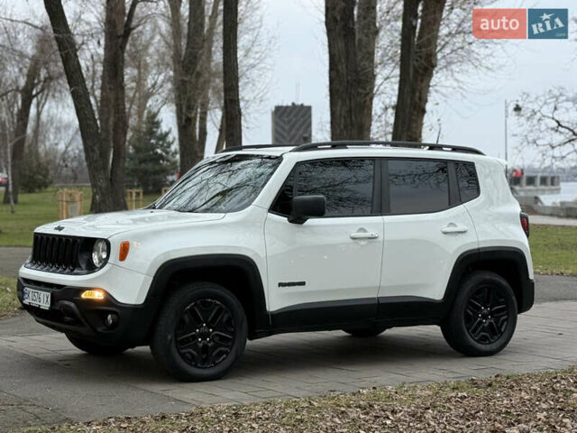 Білий Джип Ренегат, об'ємом двигуна 2.4 л та пробігом 150 тис. км за 11999 $, фото 3 на Automoto.ua